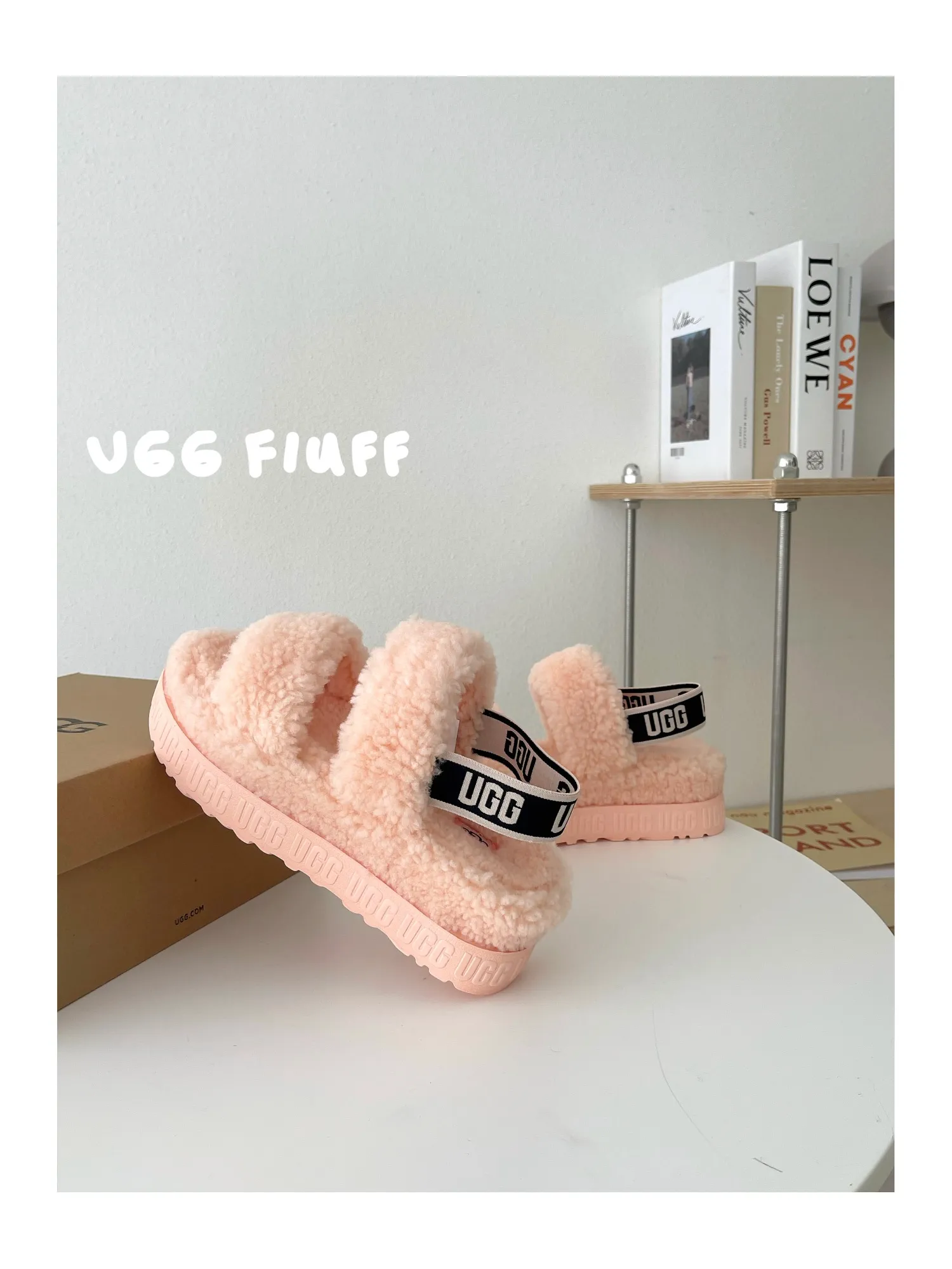 💰440 UGG sheepskin all-in-one snow boots 0876 new autumn and winter style Zhou Dongyu's same style furry slippers Product name: Ovlafita, Longfeng Teddy fur muffin bottom slippers, new at the counter simultaneously It is an upgraded version of the classic oh yeah sandals, the corrugated sheepskin material is used to make it more fashionable and cool, the heel strap is the highlight of the entire design, the muffin bottom visually increases, good news for small sisters, large quantities in stock Code number: 35-41 Color: white, gray, black, pink, army green, maroon